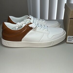 STEVE MADDEN GILLMORE WHITE MULTI NEW, size 13, very comfy, last one!